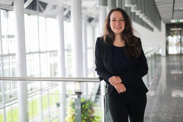 ABD0001_20240426 – SCHWARZACH – STERREICH: ++ HANDOUT ++ Die neue Chefredakteurin der “Vorarlberger Nachrichten” Isabel Russ, auf einem undatierten Archivbild. Die 33-Jhrige ist seit Februar als neue Chefredakteurin der “Vorarlberger Nachrichten” dafr zustndig, das Blatt in der digitalen Transformation zu fhren. – FOTO: APA/VN/PHILIPP STEURER – ++ WIR WEISEN AUSDRCKLICH DARAUF HIN, DASS EINE VERWENDUNG […]