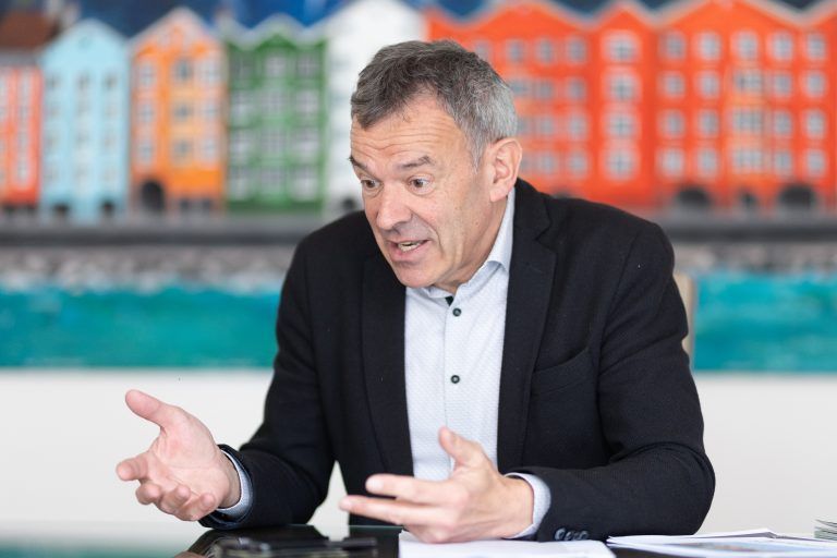 ABD0003_20240401 – INNSBRUCK –
STERREICH: Brgermeister Georg Willi (Grne) am Donnerstag, 28. Mrz 2024, anlsslich eines Interviews mit der APA – Austria Presse Agentur in Innsbruck. – FOTO: APA/EXPA/JOHANN GRODER