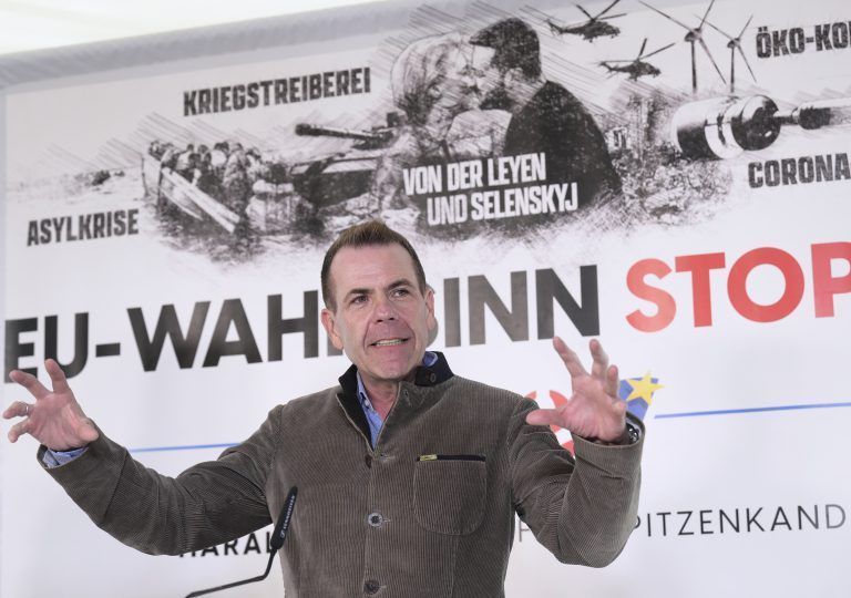 ABD0020_20240419 – RUST – STERREICH: FP EU-Spitzenkandidat Harald Vilimsky im Rahmen einer “Plakatprsentation” zur EU-Wahl am Freitag, 19. April 2024, in Rust. – FOTO: APA/ROBERT JAEGER