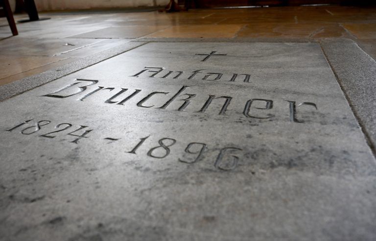 ABD0045_20230302 – ST.FLORIAN –
STERREICH: ++ THEMENBILD ++ Die Grabplatte von Anton Bruckner im Stift Sankt Florian am Montag, 27. Februar 2023, in St. Florian. Obersterreich begeht 2024 anlsslich des 200. Geburtstag des Komponisten Anton Bruckner das Brucknerjahr. – FOTO: APA/BARBARA GINDL