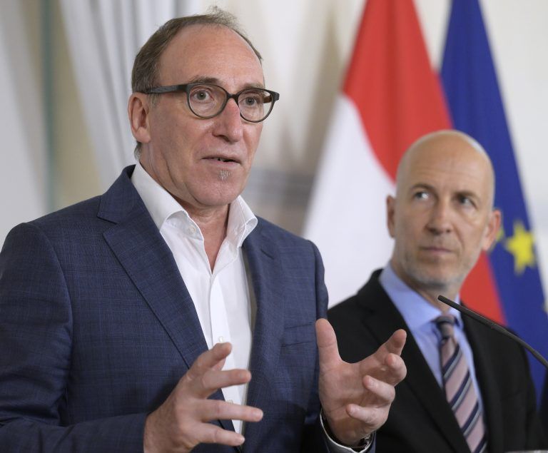 ABD0052_20230621 – WIEN – STERREICH: Sozialminister Johannes Rauch und Wirtschaftsminister Martin Kocher (R.) im Rahmen des Pressefoyers nach dem Ministerrat am Mittwoch, 21. Juni 2023, im Bundeskanzleramt in Wien. – FOTO: APA/ROBERT JAEGER