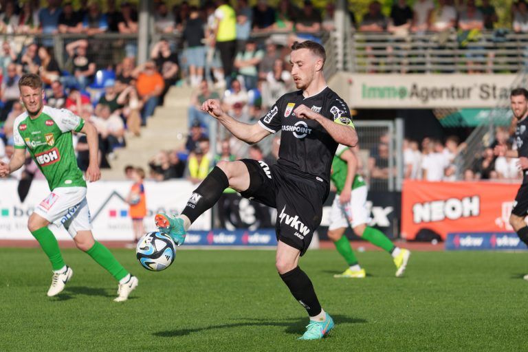 ABD0059_20240413 – BREGENZ – STERREICH: Mike Bhre (Altach) whrend einer Admiral Bundesliga-Begegnung, Qualifikationsgruppe, 4. Runde, zwischen SC Austria Lustenau – Cashpoint SCR Altach am Samstag, 13. April 2024, in Bregenz. – FOTO: APA/DIETMAR STIPLOVSEK