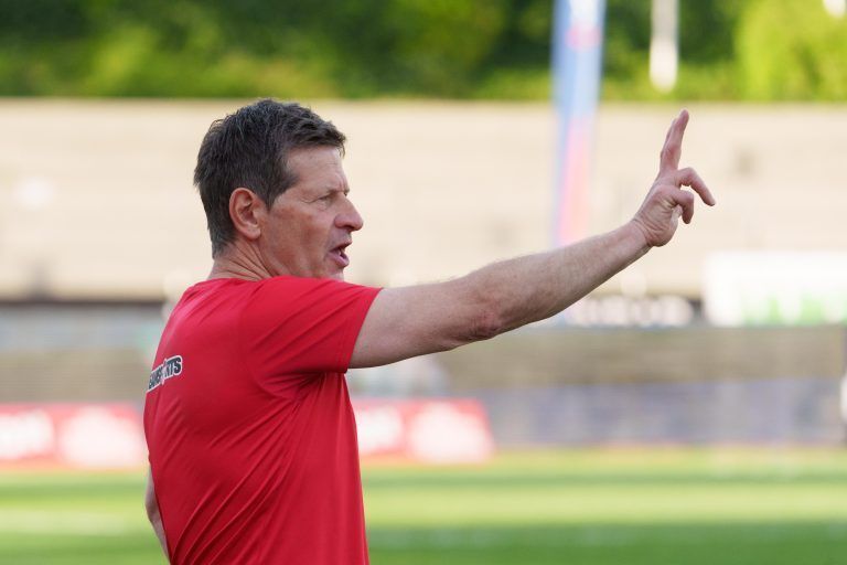 ABD0074_20240413 – BREGENZ – STERREICH: Trainer Andreas Heraf (Lustenau) whrend einer Admiral Bundesliga-Begegnung, Qalifikationsgruppe, 4. Runde, zwischen SC Austria Lustenau – Cashpoint SCR Altach am Samstag, 13. April 2024, in Bregenz. – FOTO: APA/DIETMAR STIPLOVSEK