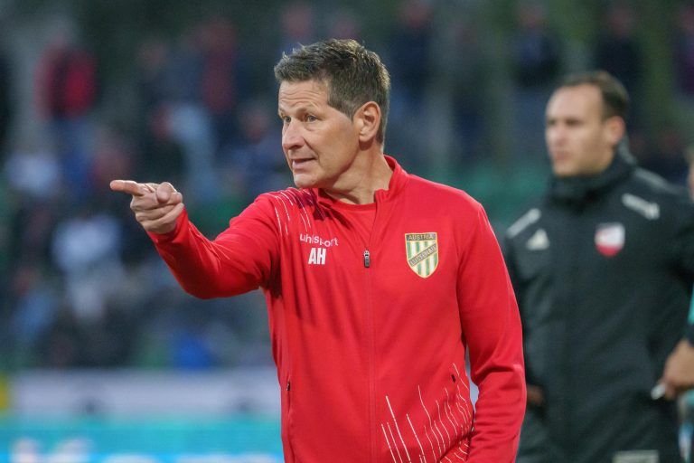 ABD0076_20240330 – BREGENZ –
STERREICH: Lustenau-Trainer Andreas Heraf whrend der Admiral Bundesliga-Begegnung, Qualifikationsgruppe 2. Runde, am Samstag, 30. Mrz 2024, zwischen SC Austria Lustenau und WSG Tirol in Bregenz. – FOTO: APA/DIETMAR STIPLOVSEK