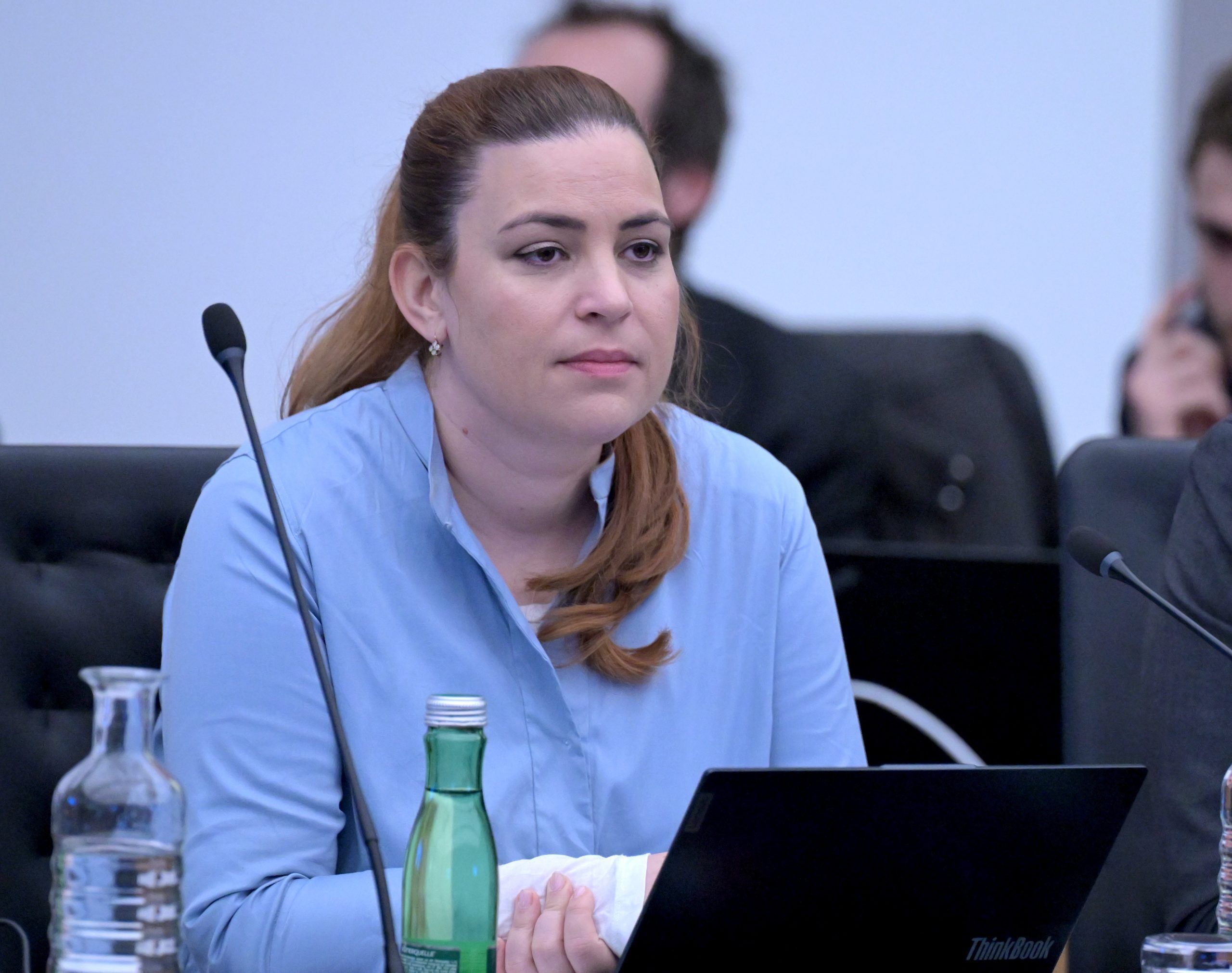 ABD0080_20240306 – WIEN – STERREICH: Fraktionsfhrerin Nina Tomaselli (Grne) im Rahmen einer Sitzung des des COFAG-U-Ausschusses am Mittwoch, 6. Mrz 2024, im Parlament in Wien. – FOTO: APA/ROLAND SCHLAGER