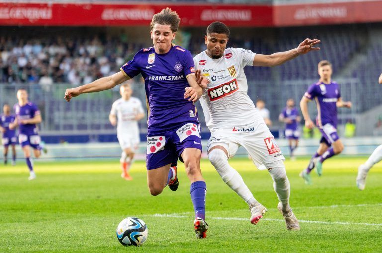ABD0118_20240406 – WIEN –
STERREICH: vlnr.: Romeo Vucic (FK Austria Wien) und Matheus Lins (SC Austria Lustenau) am Samstag, 06. April 024, whrend einer Admiral Bundesliga-Begegnung, Qualifikationsgruppe, 3. Runde, zwischen FK Austria Wien und SC Austria Lustenau in Wien. – FOTO: APA/GEORG HOCHMUTH