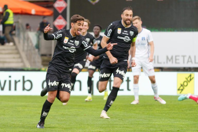 ABD0139_20240420 – ALTACH –
STERREICH: Jubel zum 2:1 durch Sofian Bahloul (Altach) am Samstag, 20. April 2024, anl. der Begegnung in der Qualifikationsgruppe zwischen Cashpoint SCR Altach und Blau-Wei§ Linz in Altach. – FOTO: APA/DIETMAR STIPLOVSEK