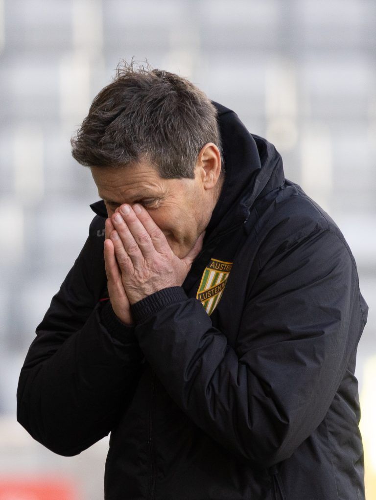 ABD0140_20240427 – INNSBRUCK –
STERREICH: Trainer Andreas Heraf (Austria Lustenau) am Samstag, 27. April 2024, whrend der Admiral Bundesliga-Begegnung der Qualifikationsgruppe, 7. Runde, zwischen WSG Swarovski Tirol und SC Austria Lustenau in Innsbruck. – FOTO: APA/EXPA/JOHANN GRODER