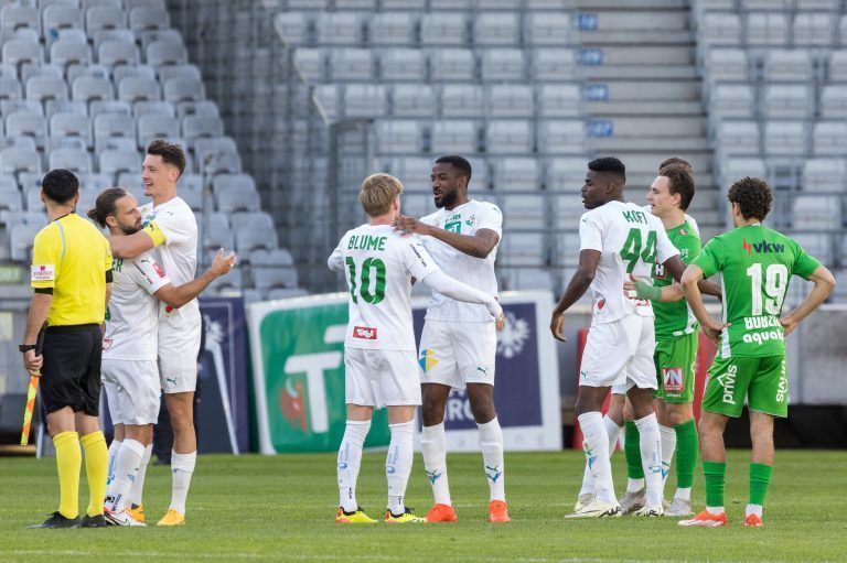 ABD0142_20240427 – INNSBRUCK –
STERREICH: WSG Tirol feiert den Klassenerhalt am Samstag, 27. April 2024, whrend der Admiral Bundesliga-Begegnung der Qualifikationsgruppe, 7. Runde, zwischen WSG Swarovski Tirol und SC Austria Lustenau in Innsbruck. – FOTO: APA/EXPA/JOHANN GRODER