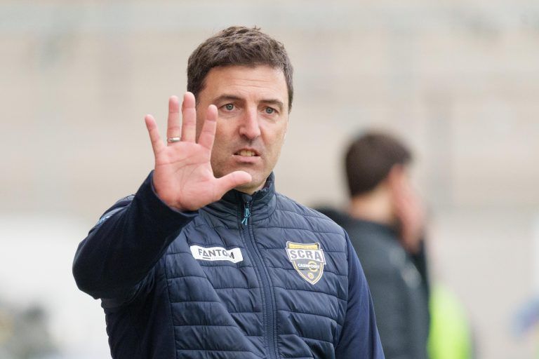 ABD0148_20240420 – ALTACH – STERREICH: Trainer Joachim Standfest (Altach) am Samstag, 20. April 2024, anl. der Begegnung in der Qualifikationsgruppe zwischen Cashpoint SCR Altach und Blau-Wei§ Linz in Altach. – FOTO: APA/DIETMAR STIPLOVSEK