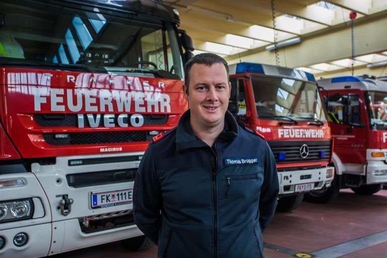 Feuerwehr – Einsatz mit Atemschutz und Herausforderung E-Autos und E-Bikes, Wartung und Service Atemschutz, mit Werner Fend, Danach treffen wir noch Thomas Brugger, Experte für brennende E-Autos, E-Bikes, etc.