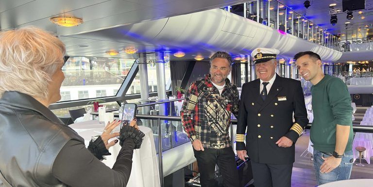 Beliebtes Motiv: Foto mit dem Kapitän