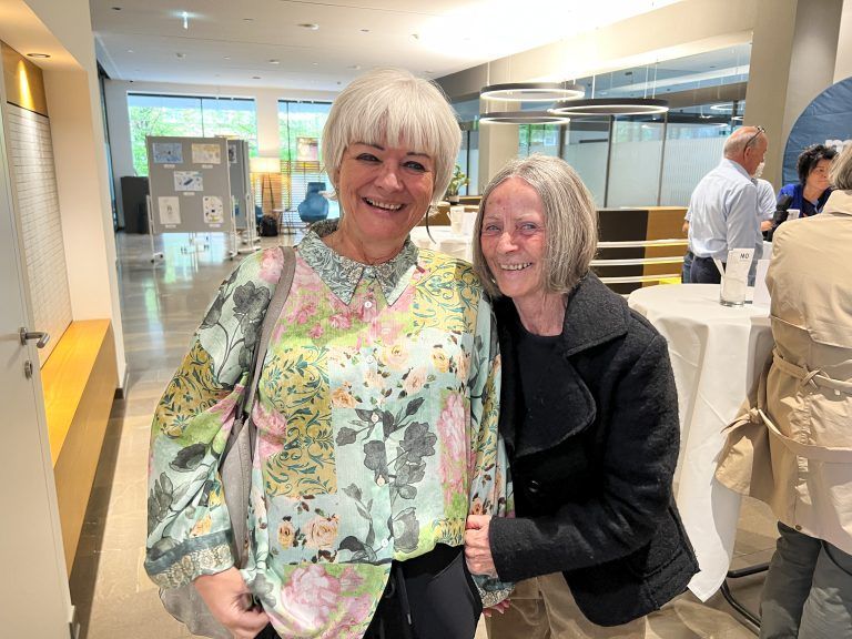 Beste Laune bei Beate Grabher und Heidi Schalber