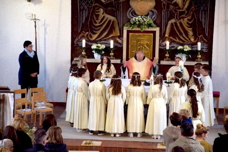 Feier der Erstkommunion in der Pfarrkirche Herz Mariae