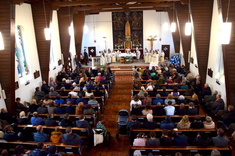 Feier der Erstkommunion in der Pfarrkirche Herz Mariae