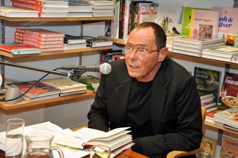 Der in Bregenz geborene Autor und Literaturwissenschaftler Markus Gasser las in der Buchhandlung Rapunzel aus seinem Roman "Lil". - © Laurence Feider
