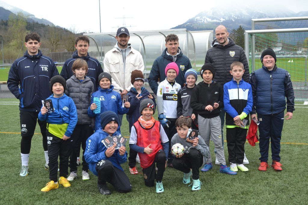 Profis inspirieren junge Fußballtalente