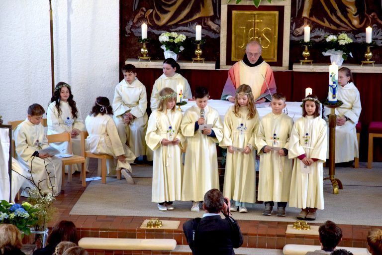 Feier der Erstkommunion in der Pfarrkirche Herz Mariae