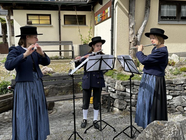 Frühschoppen und Ausstellungseröffnung im bugo-Garten