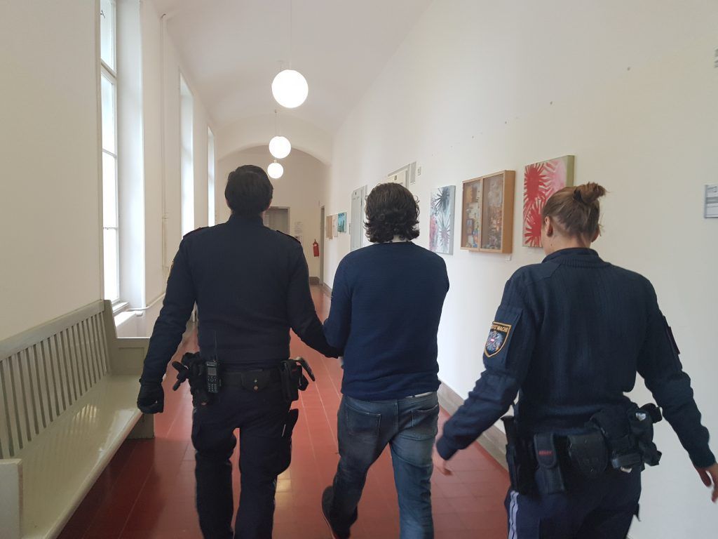 Stalker drohte Ex-Frau und den Kindern: „Ich werde alles niederbrennen“