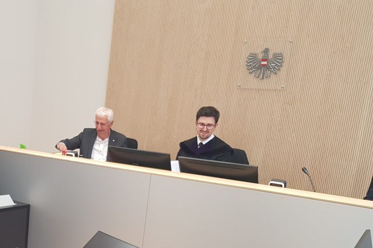 Opfertanwältin Stephanie Loacker und Staatasanwalt Melchhammer, Verteidiger Martin Trefalt, Richter Marco Mazzia