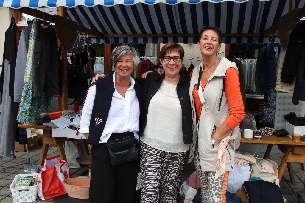 Bunter Flohmarkt in Gantschier lockt mit Vielfalt und sommerlichen Schnäppchen