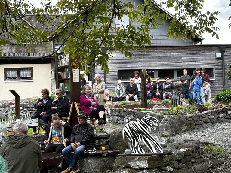 Frühschoppen und Ausstellungseröffnung im bugo-Garten