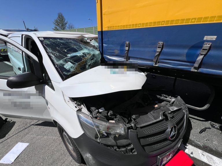 Lieferwagen krachte vor Pfändertunnel gegen Lkw