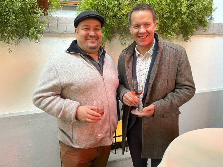 Reiseexperte Ralf Loacker und Mitch Baumann (Hubers)