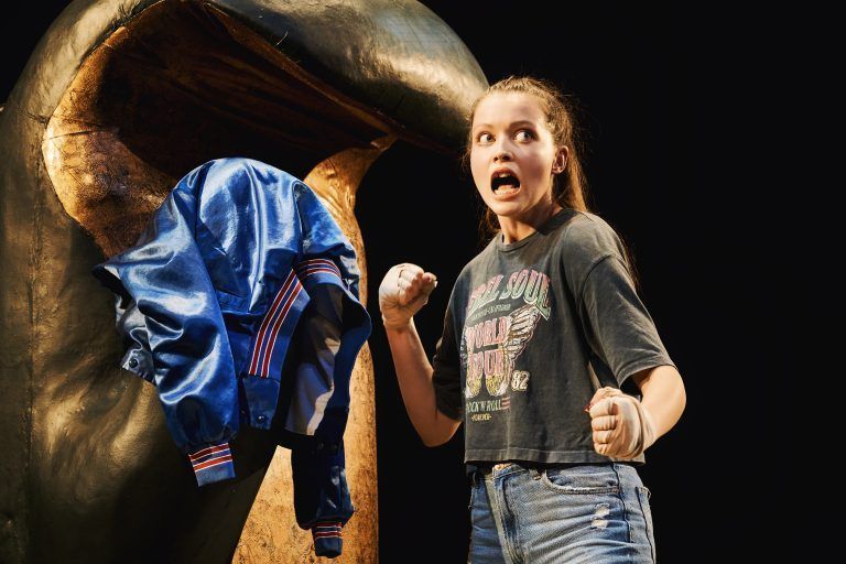 bitch boxer premiere landestheater rebecca hammermüller