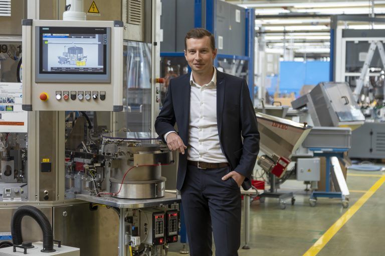 Portrait Angelo Holzknecht CEO Hirschmann Automotive in Rankweil