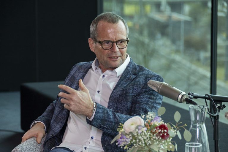 Aufnahmen der VN-Serie Glücksimpulse mit Bertram Strolz im Vorarlberg Museum. Teil 4
