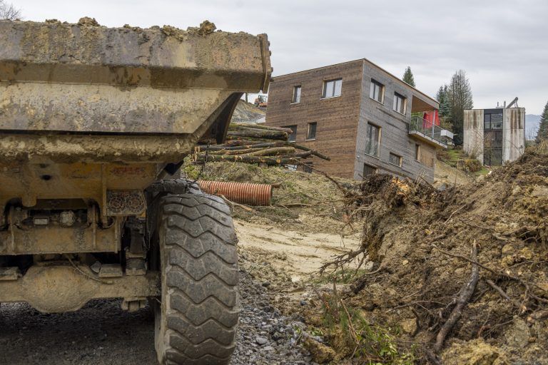 Hangrutsch Hörbranz, Fotos mit/von dem Baggerfahrer Edie Arbeiter Unwetter Rutsch Steinschlag