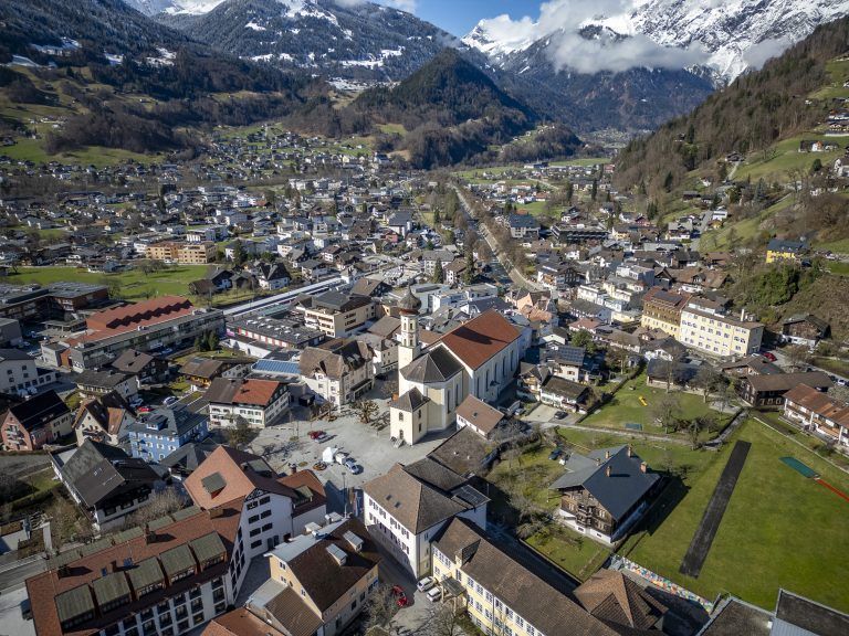 Schruns Hochjoch Zentrum Minnigolf Lift Skilift Drohne Bild von oben Luftbild Luftaufnahme Drohnenfoto Drohnenbild