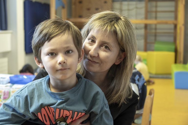 Englischer Kindergarten in Bregenz: Kindergartenleiterin Mathilde Kostal und Mütter beschweren sich über geplante Änderung, dass mehr Deutsch gesprochen werden soll.