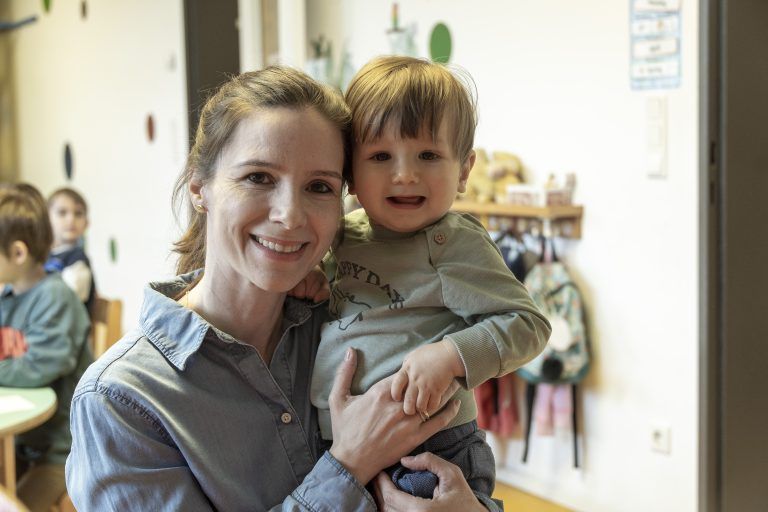 Englischer Kindergarten in Bregenz: Kindergartenleiterin Mathilde Kostal und Mütter beschweren sich über geplante Änderung, dass mehr Deutsch gesprochen werden soll.