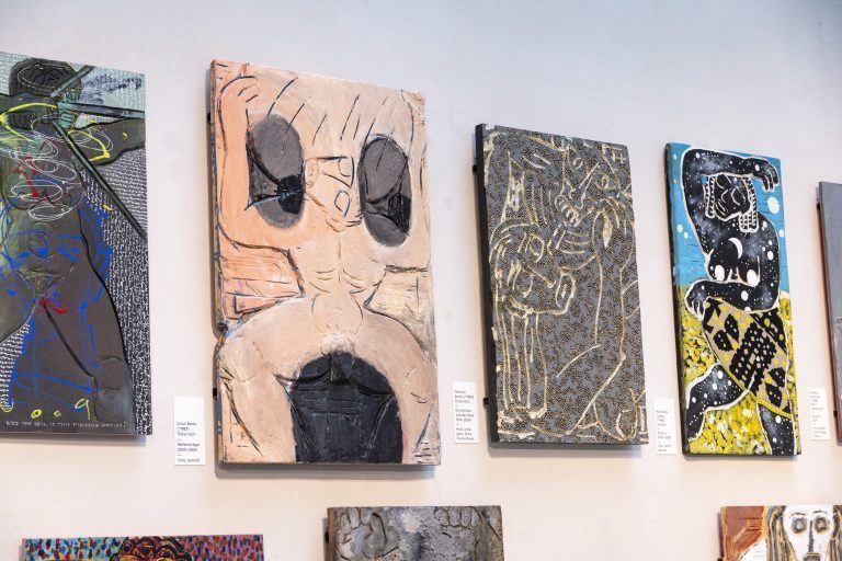 PK Ausstellung Gernot Riedmann – Ahnentafeln auf Reisen