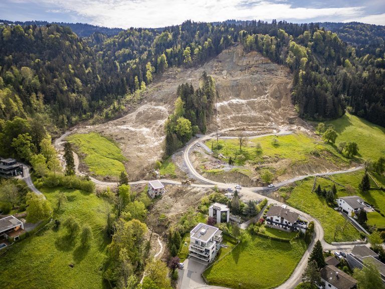 1 Jahr Hangrutsch Hörbranz Drohne Bild von oben Luftbild Luftaufnahme Drohnenfoto Drohnenbild