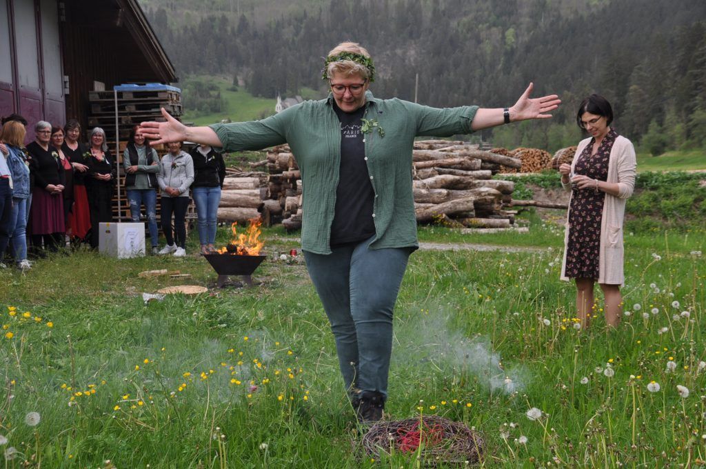 Die &#8220;Fraua vo Ludesch&#8221; feierten die Walpurgisnacht