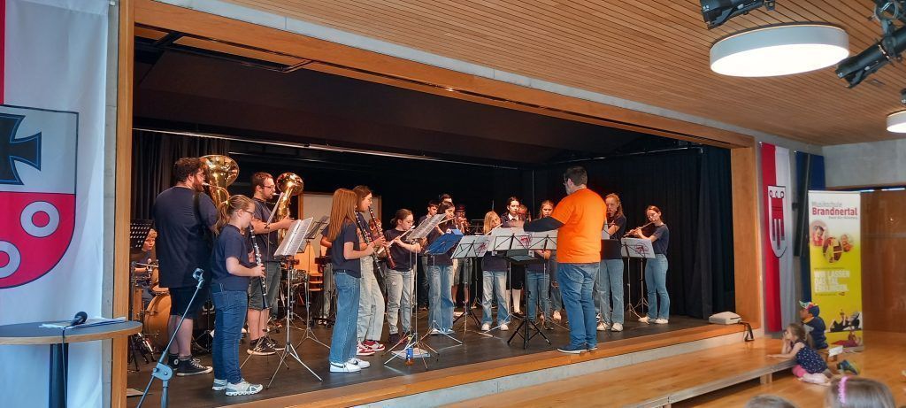 Tag der offenen Tür in der Musikschule Brandnertal lockt zahlreiche Besucher an