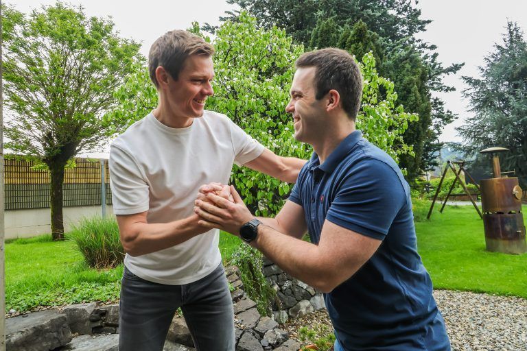Fu§ball, Martin Hmmerle, Frhstck bei Martin Hmmerle, zusammen mit Martin Rinderer Physio und Ernhrungsberater des Fu§ball-Nationalteams Fotos und Videos