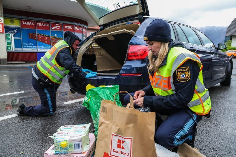 Aktion ãBORDER 2024″ – Polizei, Grenzbergang Hrbranz Untersteg, Im Zusammenhang mit der Legalisierung des Cannabiskonsums in Deutschland mit 1. April 2024 werden im Hinblick auf die zu erwartenden negativen Auswirkungen auf sterreich Schwerpunktkontrollen im Bereich des Suchtmittelbesitzes, des Suchtmittelkonsums und des Suchtmittelhandels durchgefhrt. Am 23. Mai um 16 Uhr haben Sie die Mglichkeit, den Kolleginnen […]