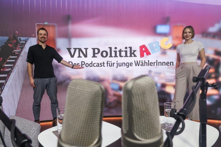 Fotos fr Politikpodcast, Michael Prock und Mia Hmmerle