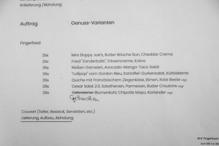 Koch und Kchen-Coach Walter Josef Frwis, wir besuchen Koch und Kchen-Coach Walter Josef Frwis im Kulturhaus in Dornbirn; bentige Bilder von ihm und seinem Team beim Vorbereiten von Speisen.