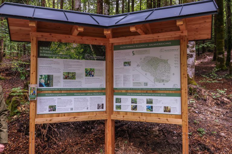 Klosterwald wird erffnet, ab 12:30 Uhr fr Medienvertreter Treffpunkt Gemeindeparkplatz Bludesch, Hauptstra§e 9, Vorabinformation an Medienvertreter mit Interview-Mglichkeiten Klosterwald Geschftsleitung, Brgermeister, Forstverwaltung sowie gemeinntziger Verein ãVergissMichNicht, Sternenkinder FotografieÒ