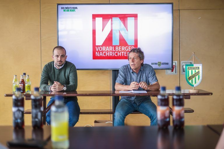 Fu§ball, Austria Lustenau, vorstellung Mirco Papaleo, hiermit laden wir euch zur offiziellen Vorstellung unseres neuen Sportdirektors Mirco Papaleo ins Glashaus ein. Bitte verschiedenste Motive, auch neue Bilder von Bernd Bsch