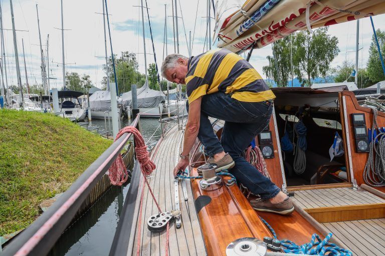 Dietmar Salzmann Rund Um Regatta, Dietmar Salzmann segelt bei der Rund um, Bilder von ihm auf dem Boot.