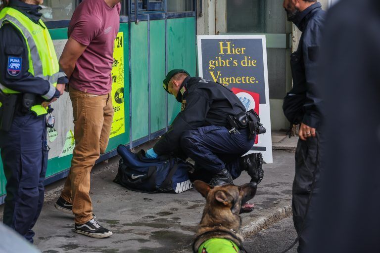 Aktion ãBORDER 2024″ – Polizei, Grenzbergang Hrbranz Untersteg, Im Zusammenhang mit der Legalisierung des Cannabiskonsums in Deutschland mit 1. April 2024 werden im Hinblick auf die zu erwartenden negativen Auswirkungen auf sterreich Schwerpunktkontrollen im Bereich des Suchtmittelbesitzes, des Suchtmittelkonsums und des Suchtmittelhandels durchgefhrt. Am 23. Mai um 16 Uhr haben Sie die Mglichkeit, den Kolleginnen […]