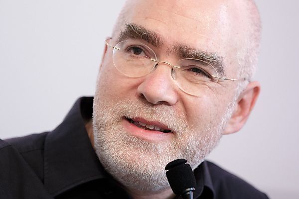 Vladimir Vertlib erhält den Theodor Kramer Preis