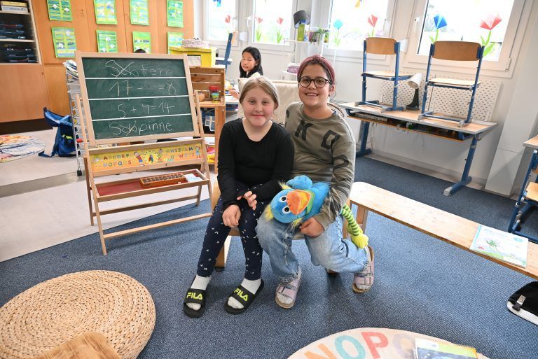 Theodora und Sophia sind gerne in der neuen Schule. - Ein Ort zum Wohlfühlen - Ein Ort zum Wohlfühlen